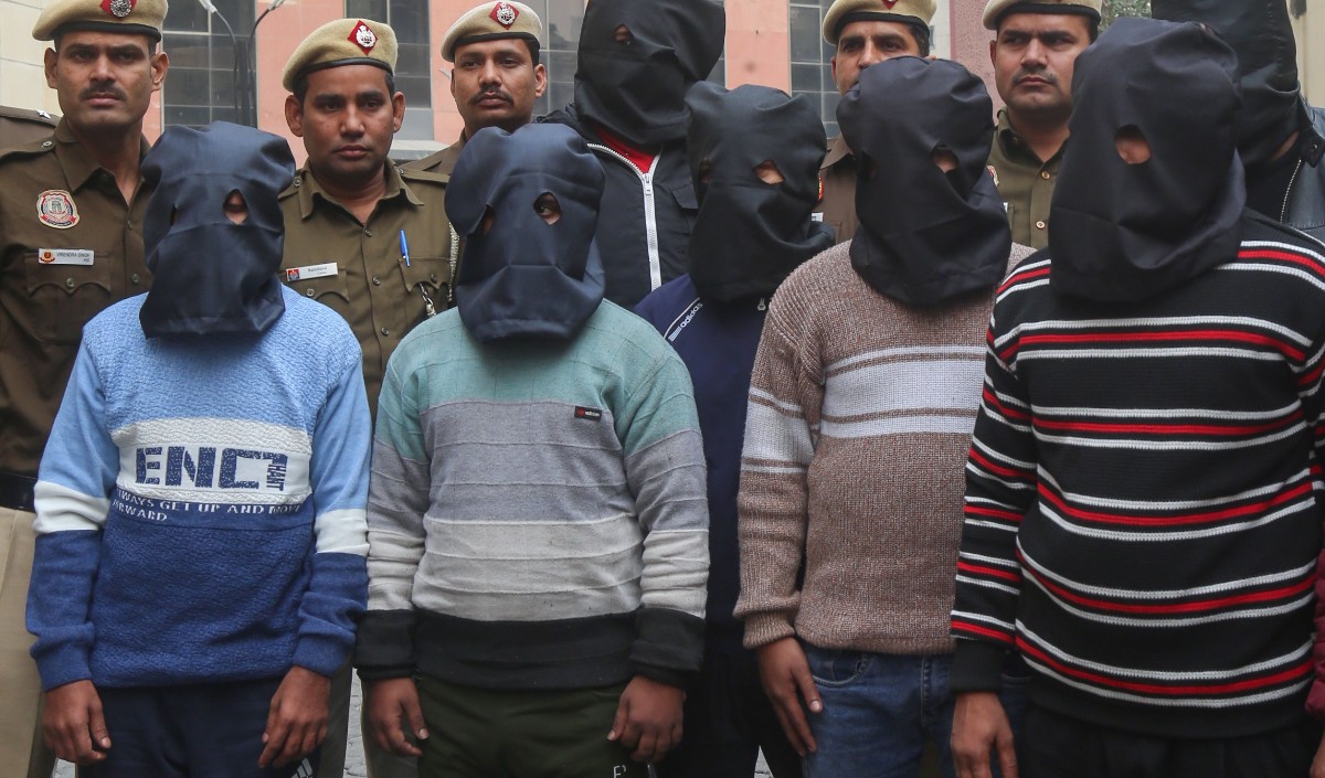 after delhi action against illegal bangladeshi citizens in bengal 2 arrested