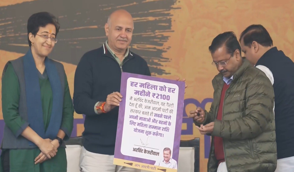 Kejriwal’s another big blast in Delhi, 15 guarantee election manifesto issued