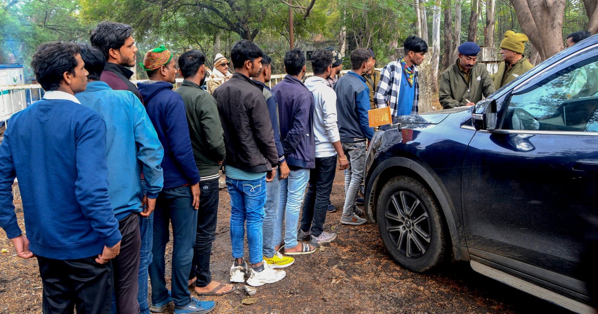 धार जिले में कार्बाइड कचरा निपटान योजना को लेकर इंदौर में विरोध प्रदर्शन