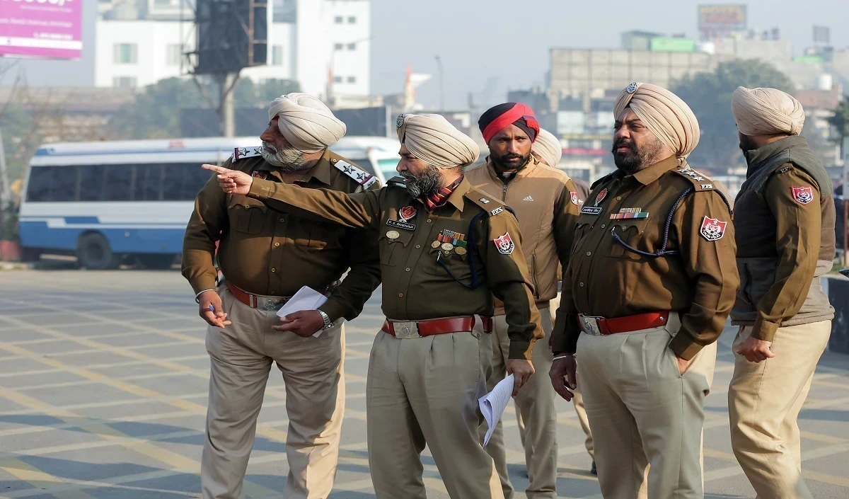 police team attacked during raid in ludhiana two personnel injured