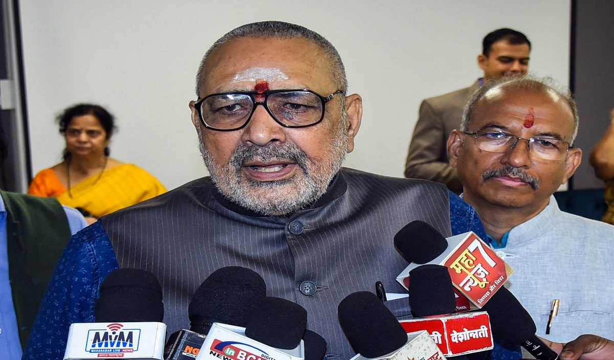 ‘Nobody’s father is the Indian Constitution’, Giriraj Singh retaliated on Owaisi’s inch-inch statement